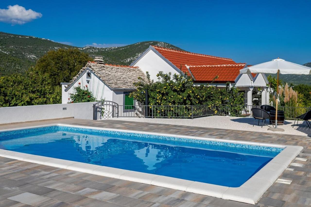فيلا House Camellia With Fenced Pool And Playground Blizna Donja المظهر الخارجي الصورة