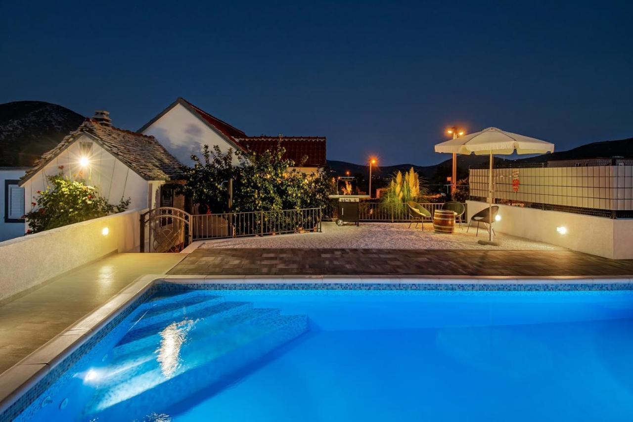 فيلا House Camellia With Fenced Pool And Playground Blizna Donja المظهر الخارجي الصورة