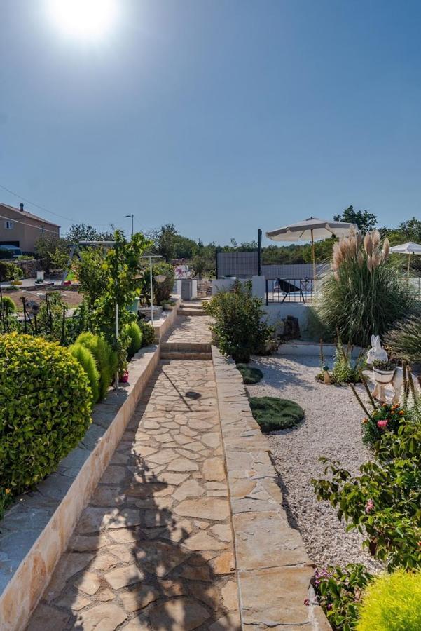 فيلا House Camellia With Fenced Pool And Playground Blizna Donja المظهر الخارجي الصورة