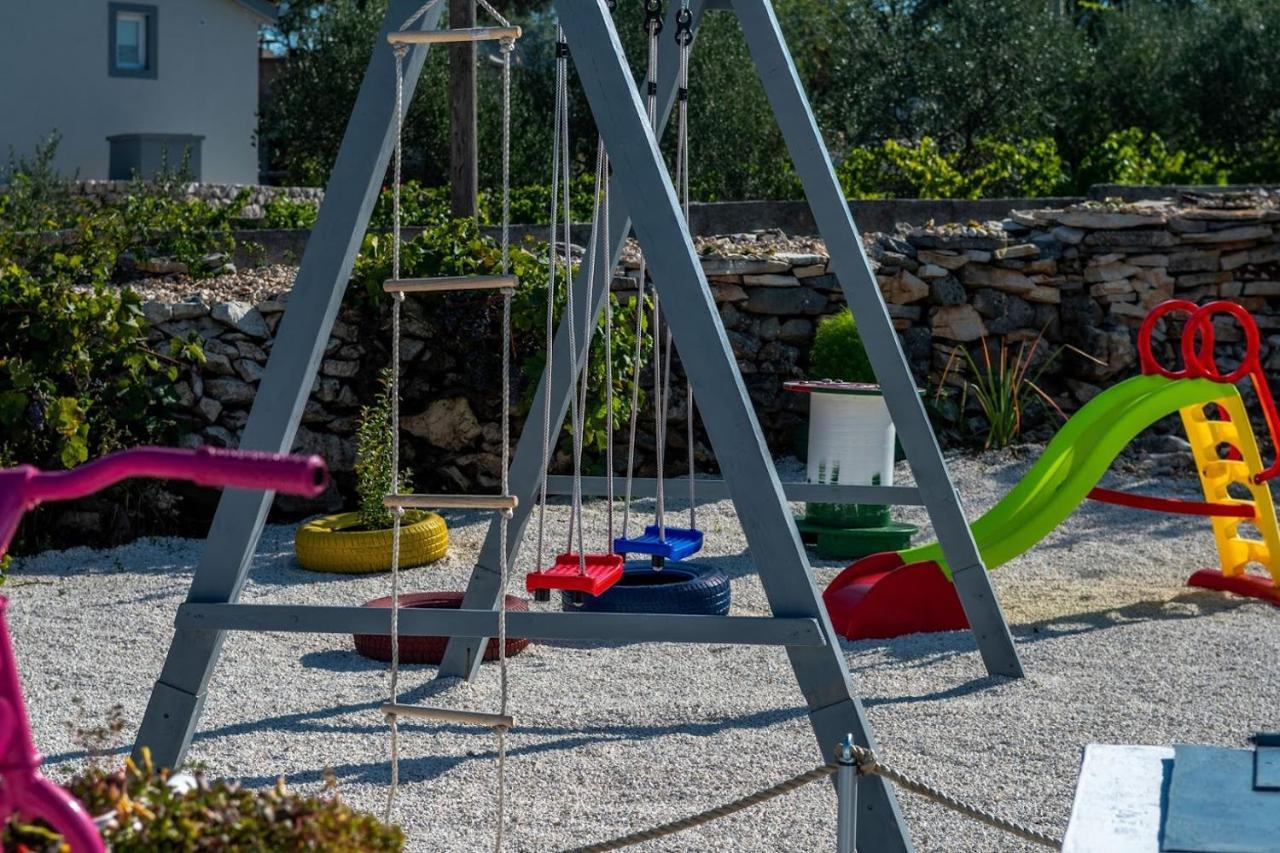 فيلا House Camellia With Fenced Pool And Playground Blizna Donja المظهر الخارجي الصورة