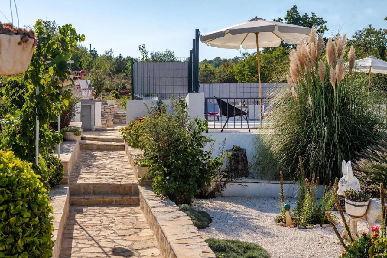 فيلا House Camellia With Fenced Pool And Playground Blizna Donja المظهر الخارجي الصورة