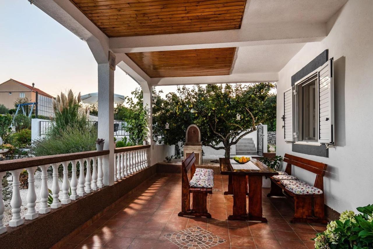 فيلا House Camellia With Fenced Pool And Playground Blizna Donja المظهر الخارجي الصورة