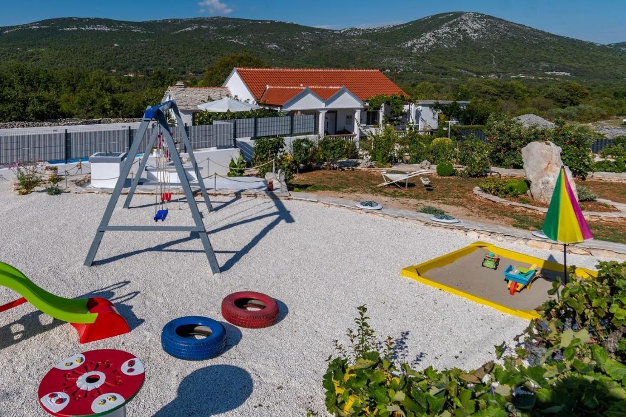 فيلا House Camellia With Fenced Pool And Playground Blizna Donja المظهر الخارجي الصورة