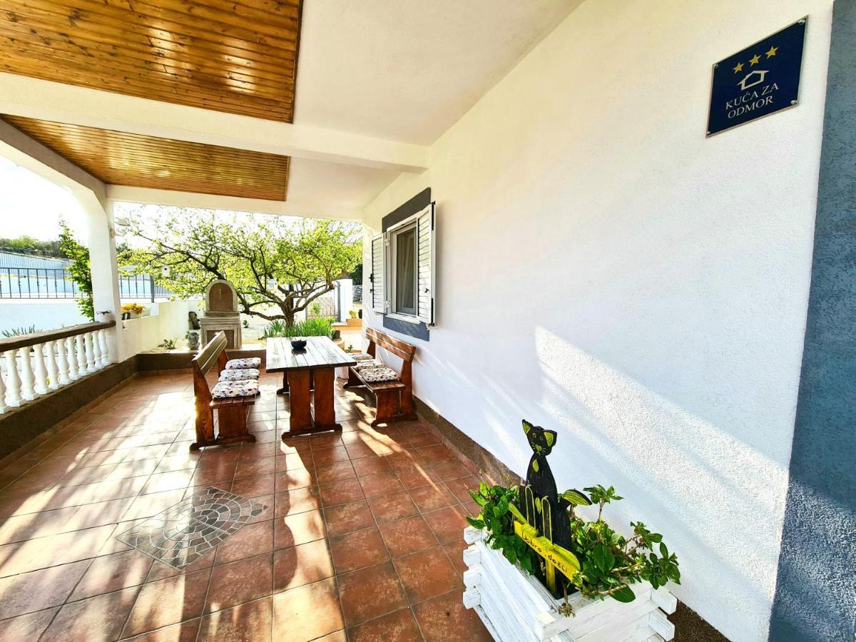 فيلا House Camellia With Fenced Pool And Playground Blizna Donja المظهر الخارجي الصورة